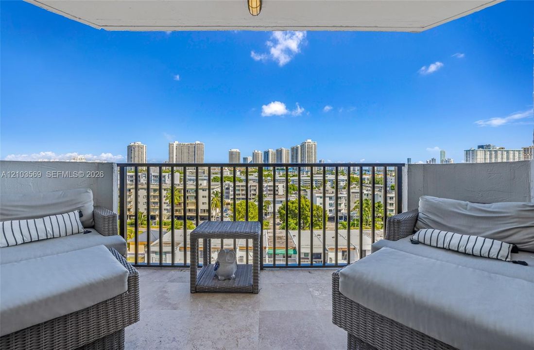 En Venta: $299,000 (2 camas, 2 baños, 1110 Pies cuadrados)