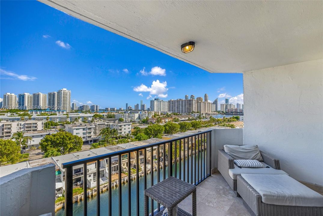 En Venta: $299,000 (2 camas, 2 baños, 1110 Pies cuadrados)