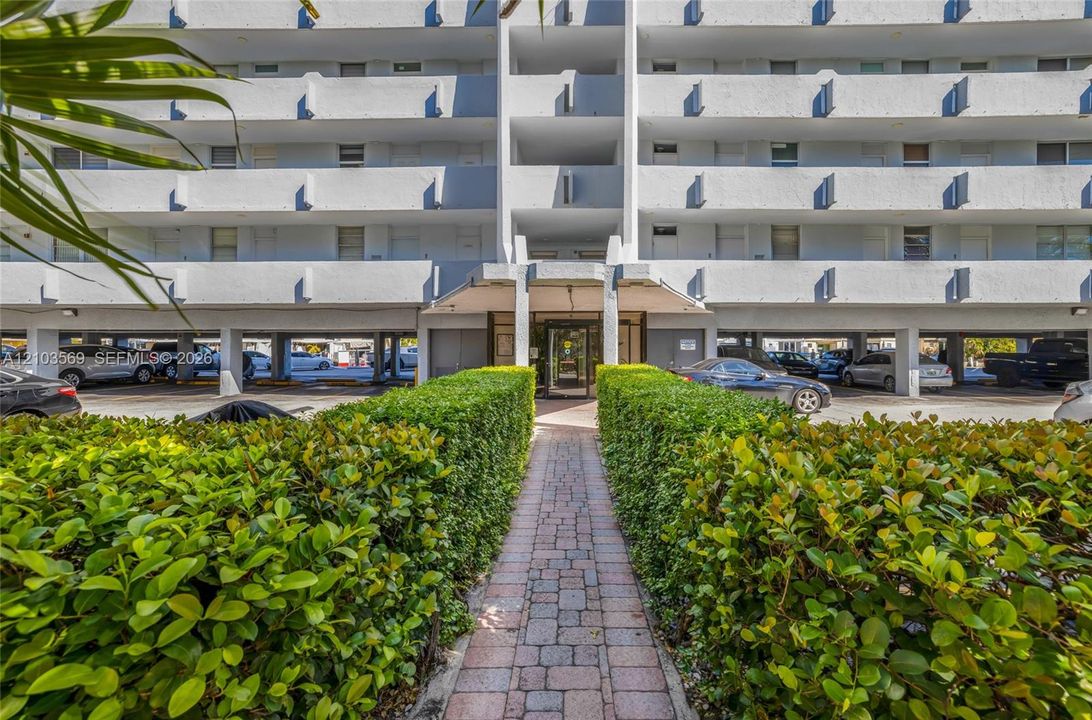 En Venta: $299,000 (2 camas, 2 baños, 1110 Pies cuadrados)