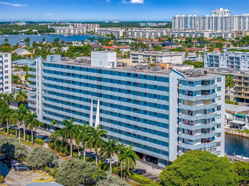 En Venta: $299,000 (2 camas, 2 baños, 1110 Pies cuadrados)