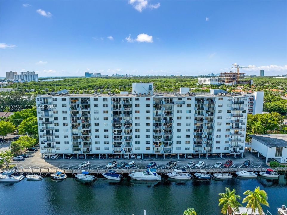 En Venta: $299,000 (2 camas, 2 baños, 1110 Pies cuadrados)