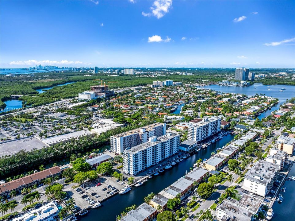 En Venta: $299,000 (2 camas, 2 baños, 1110 Pies cuadrados)