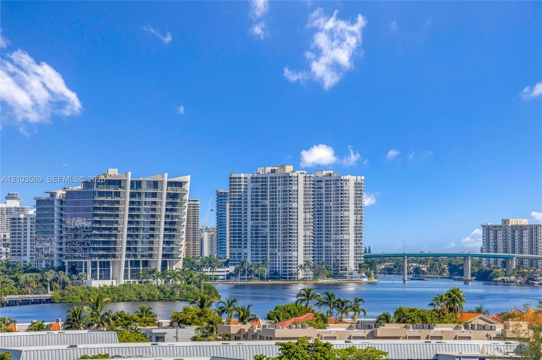 En Venta: $299,000 (2 camas, 2 baños, 1110 Pies cuadrados)