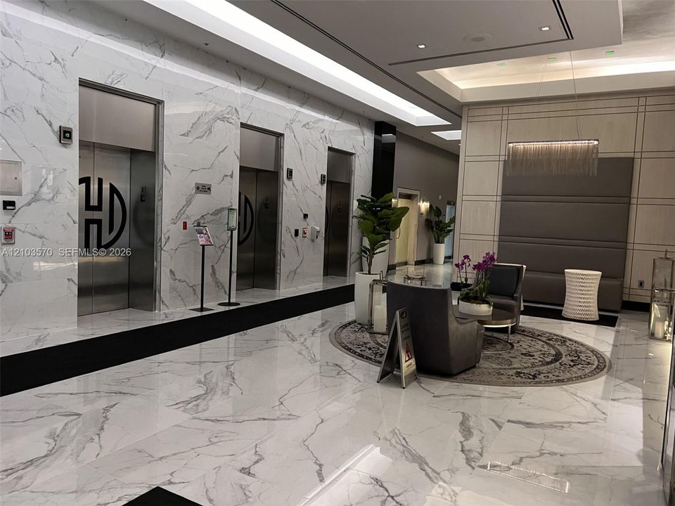В аренду: $3,500 (2 спален, 2 ванн, 930 Квадратных фут)