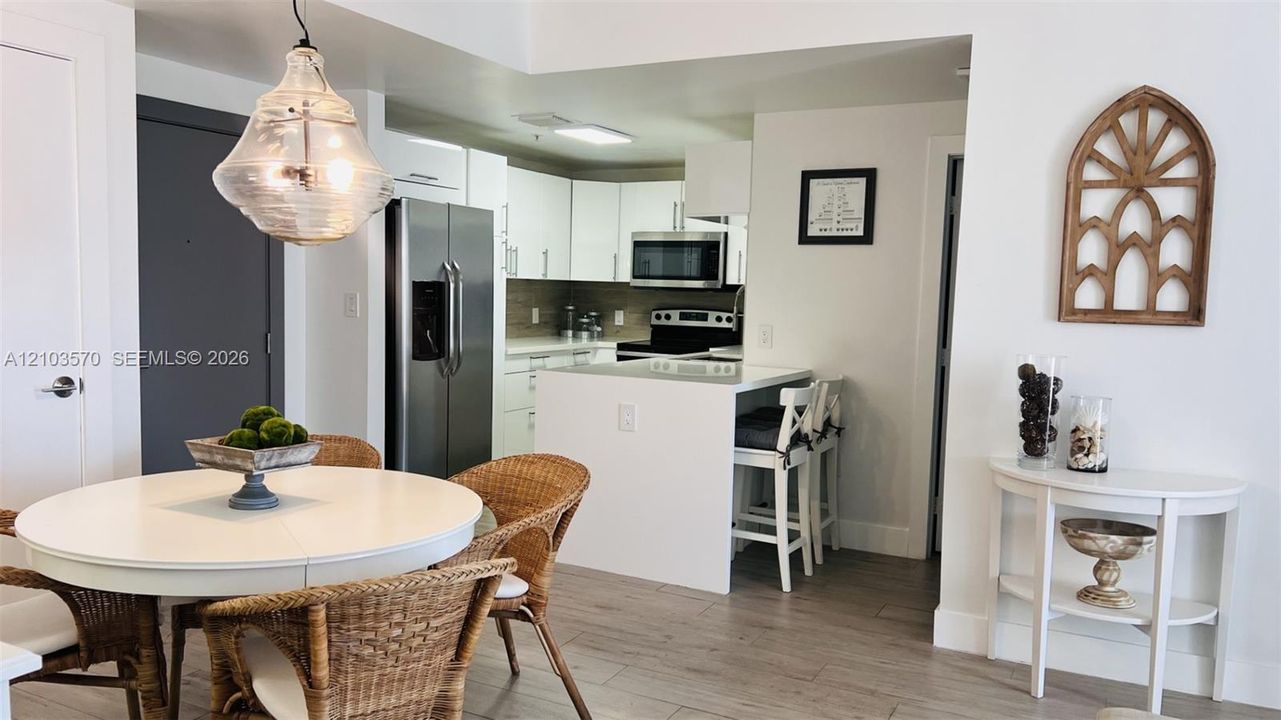 В аренду: $3,500 (2 спален, 2 ванн, 930 Квадратных фут)