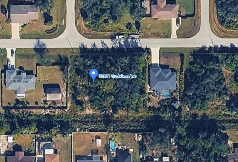 На продажу: $25,700 (0.23 acres)