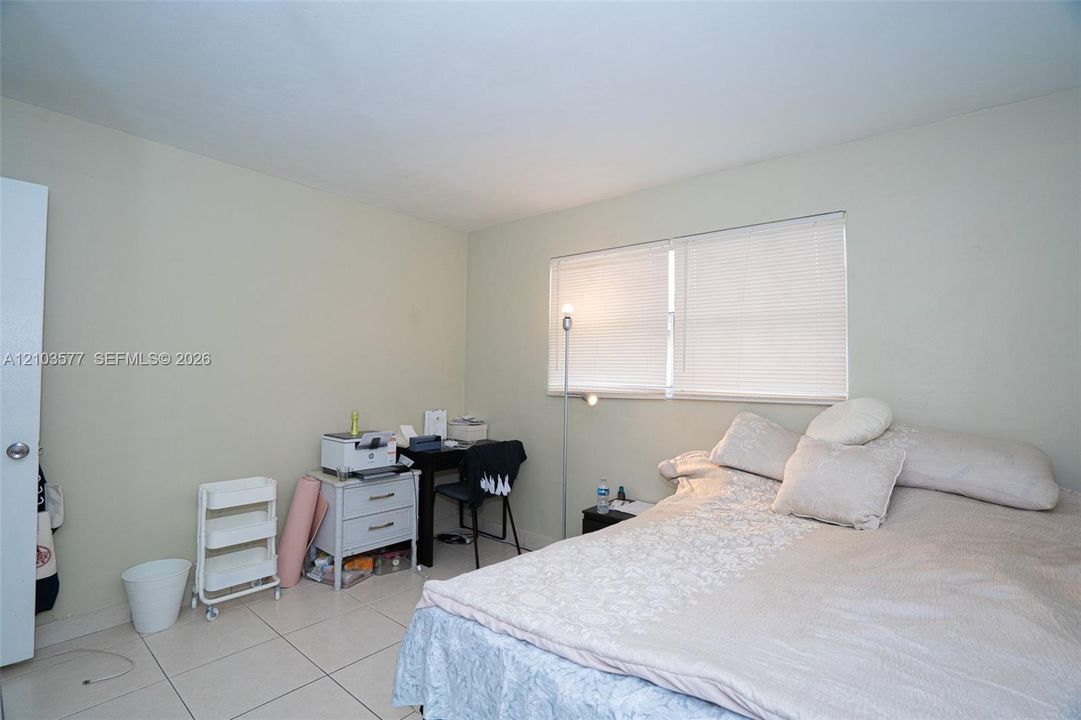 For Rent: $2,200 (2 beds, 1 baths, 3413 Square Feet)