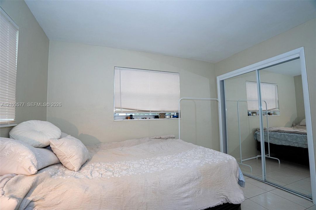 For Rent: $2,200 (2 beds, 1 baths, 3413 Square Feet)