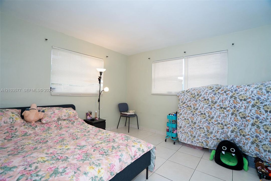 For Rent: $2,200 (2 beds, 1 baths, 3413 Square Feet)