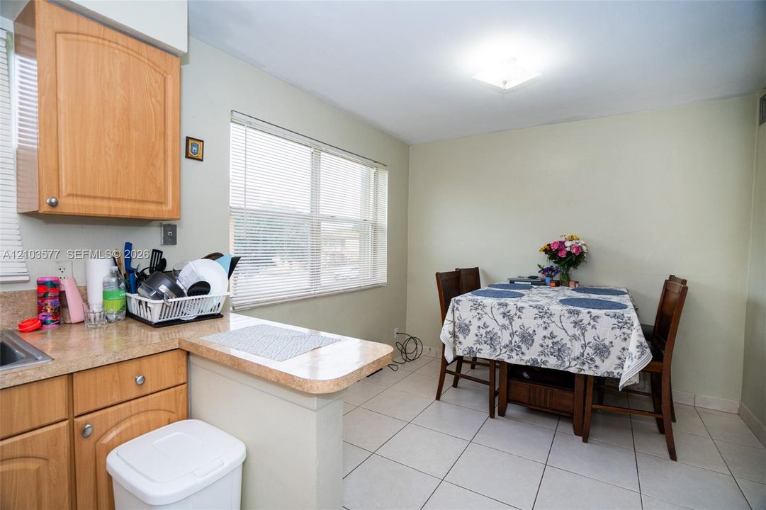 For Rent: $2,200 (2 beds, 1 baths, 3413 Square Feet)