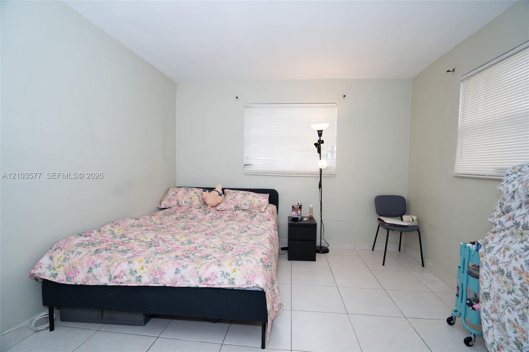 For Rent: $2,200 (2 beds, 1 baths, 3413 Square Feet)