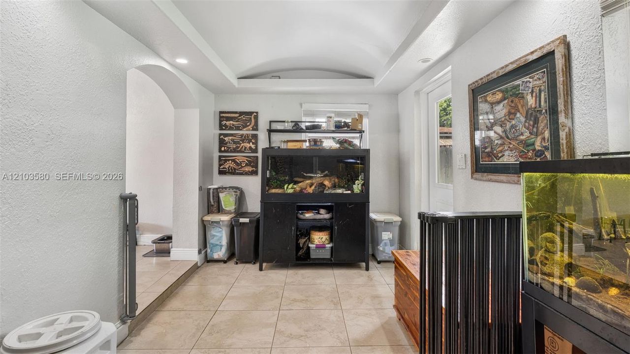 На продажу: $499,900 (2 спален, 1 ванн, 1161 Квадратных фут)