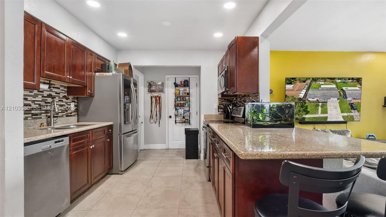 На продажу: $499,900 (2 спален, 1 ванн, 1161 Квадратных фут)