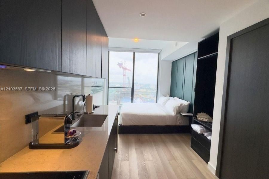En Venta: $410,000 (0 camas, 1 baños, 275 Pies cuadrados)