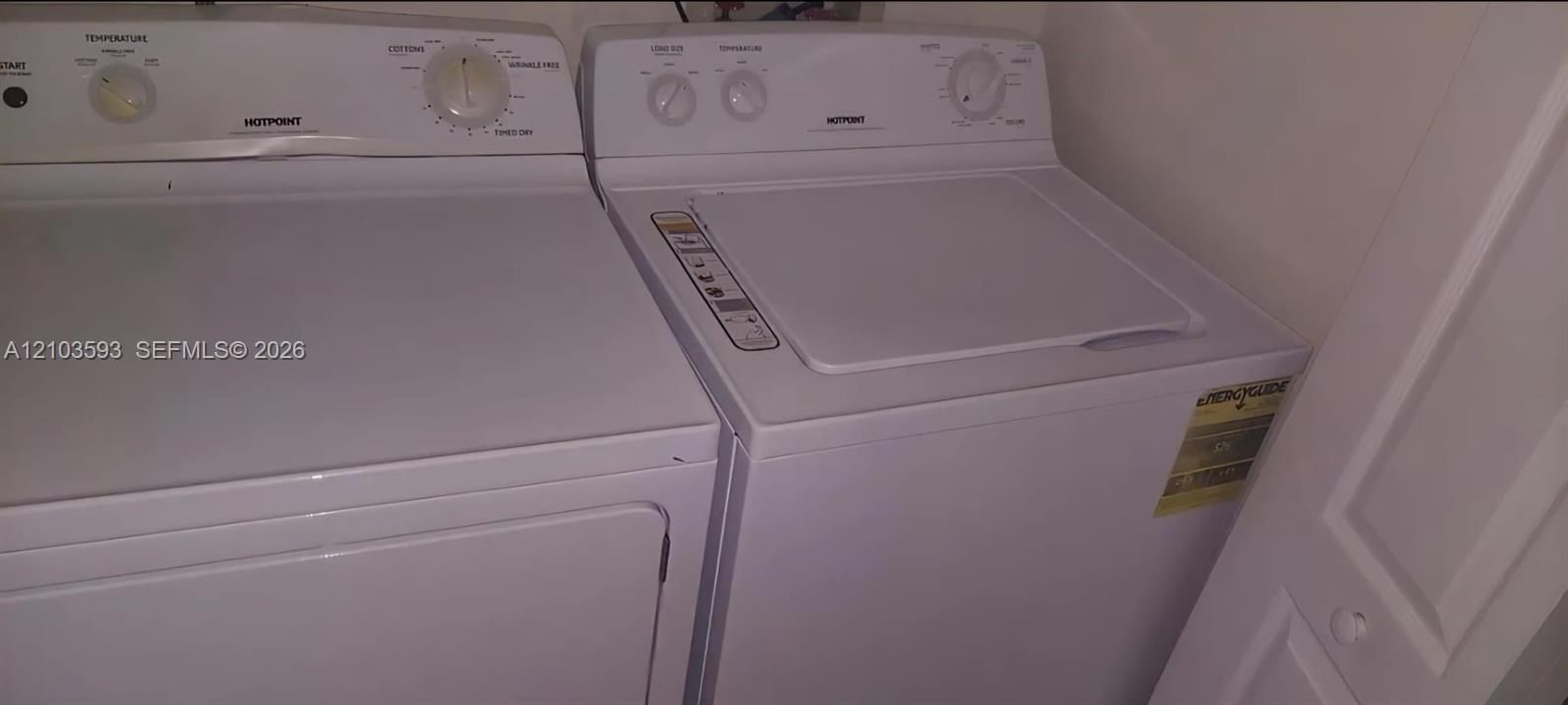 В аренду: $2,300 (2 спален, 2 ванн, 936 Квадратных фут)