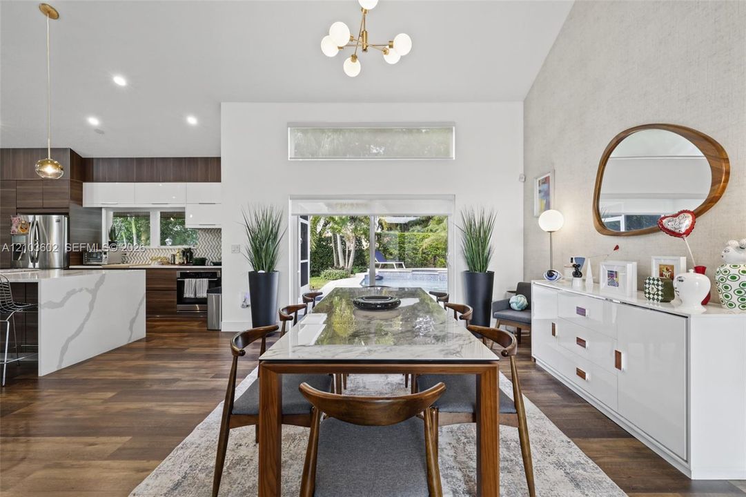 En Venta: $960,000 (3 camas, 2 baños, 2336 Pies cuadrados)