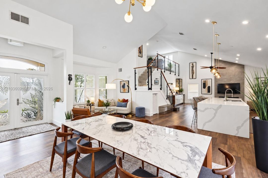 En Venta: $960,000 (3 camas, 2 baños, 2336 Pies cuadrados)