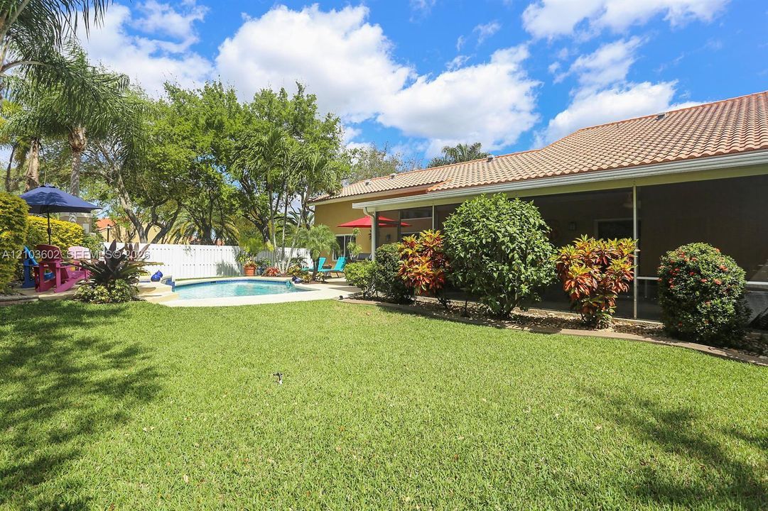 En Venta: $960,000 (3 camas, 2 baños, 2336 Pies cuadrados)