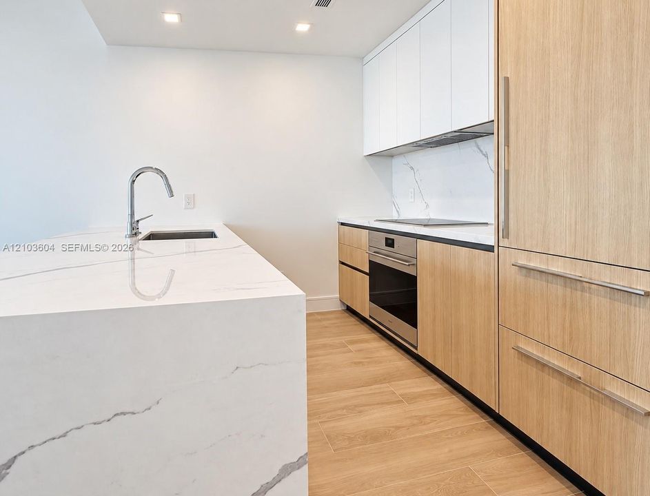 For Rent: $6,600 (1 beds, 2 baths, 1081 Square Feet)
