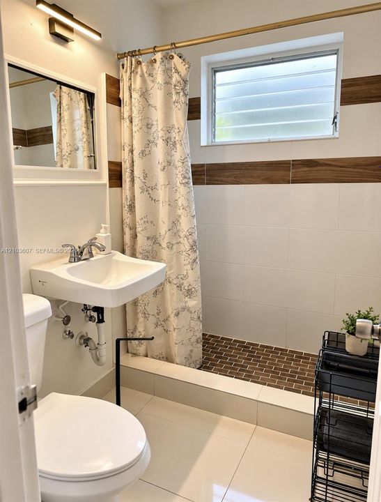 En Venta: $140,000 (0 camas, 1 baños, 406 Pies cuadrados)