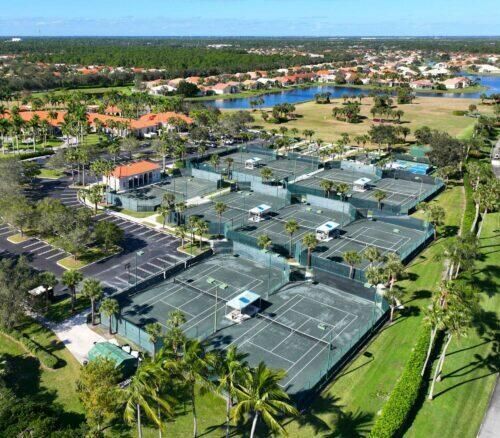 aerial-of-9-tennis-courts-in-the-cascade