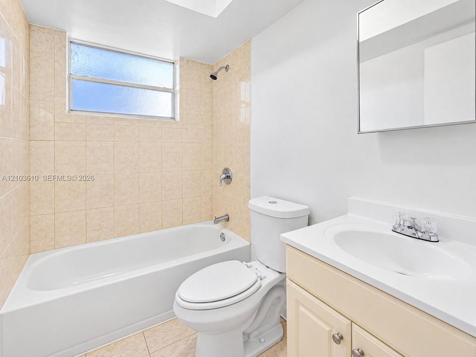 На продажу: $164,900 (2 спален, 2 ванн, 952 Квадратных фут)