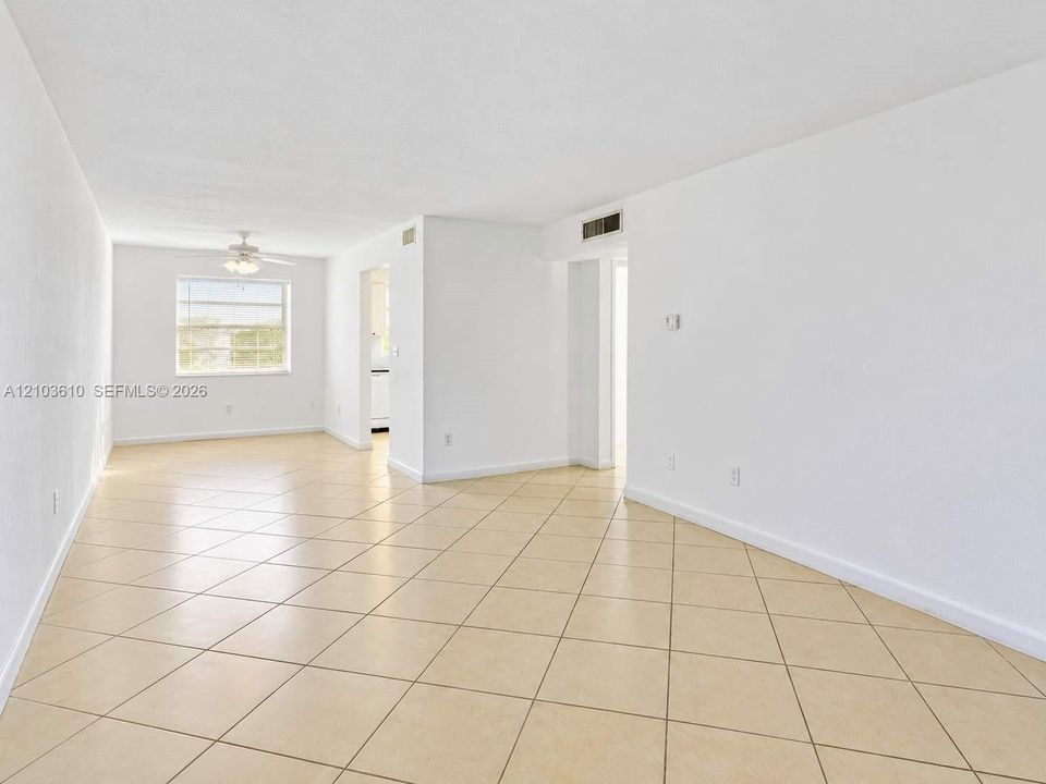 На продажу: $164,900 (2 спален, 2 ванн, 952 Квадратных фут)