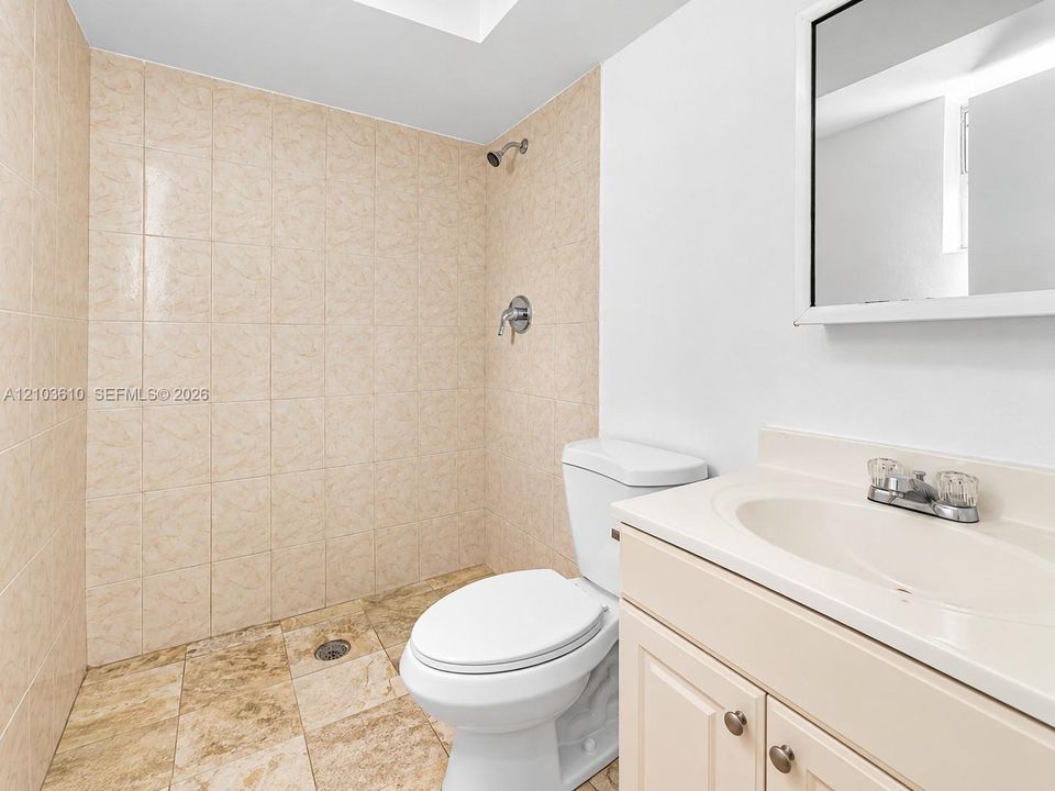 На продажу: $164,900 (2 спален, 2 ванн, 952 Квадратных фут)