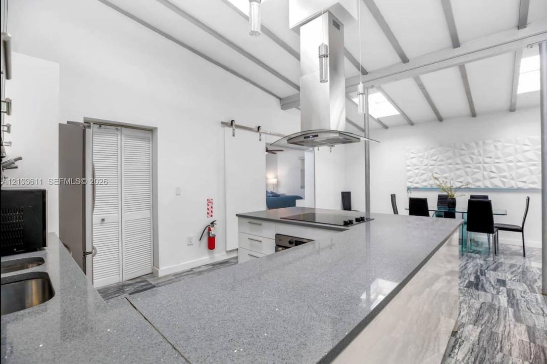 В аренду: $6,500 (4 спален, 3 ванн, 2174 Квадратных фут)