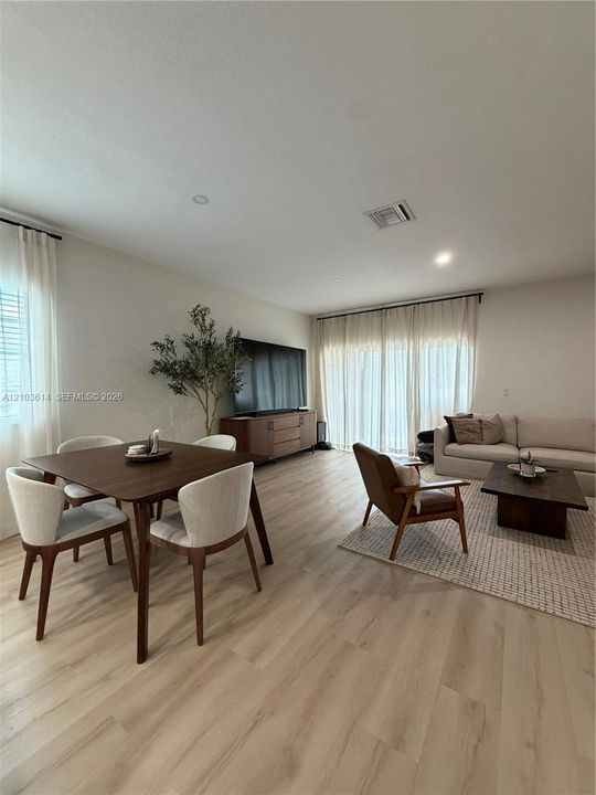 В аренду: $3,850 (3 спален, 2 ванн, 1584 Квадратных фут)