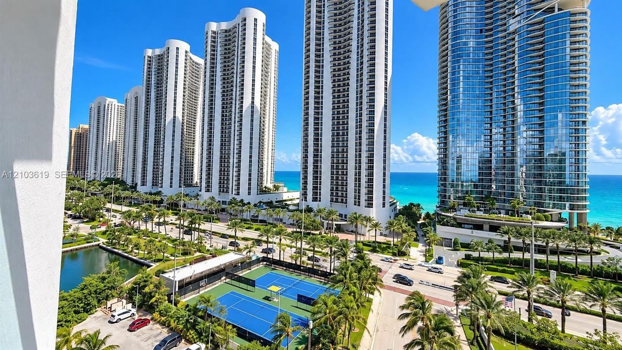 For Sale: $575,000 (2 beds, 2 baths, 1521 Square Feet)
