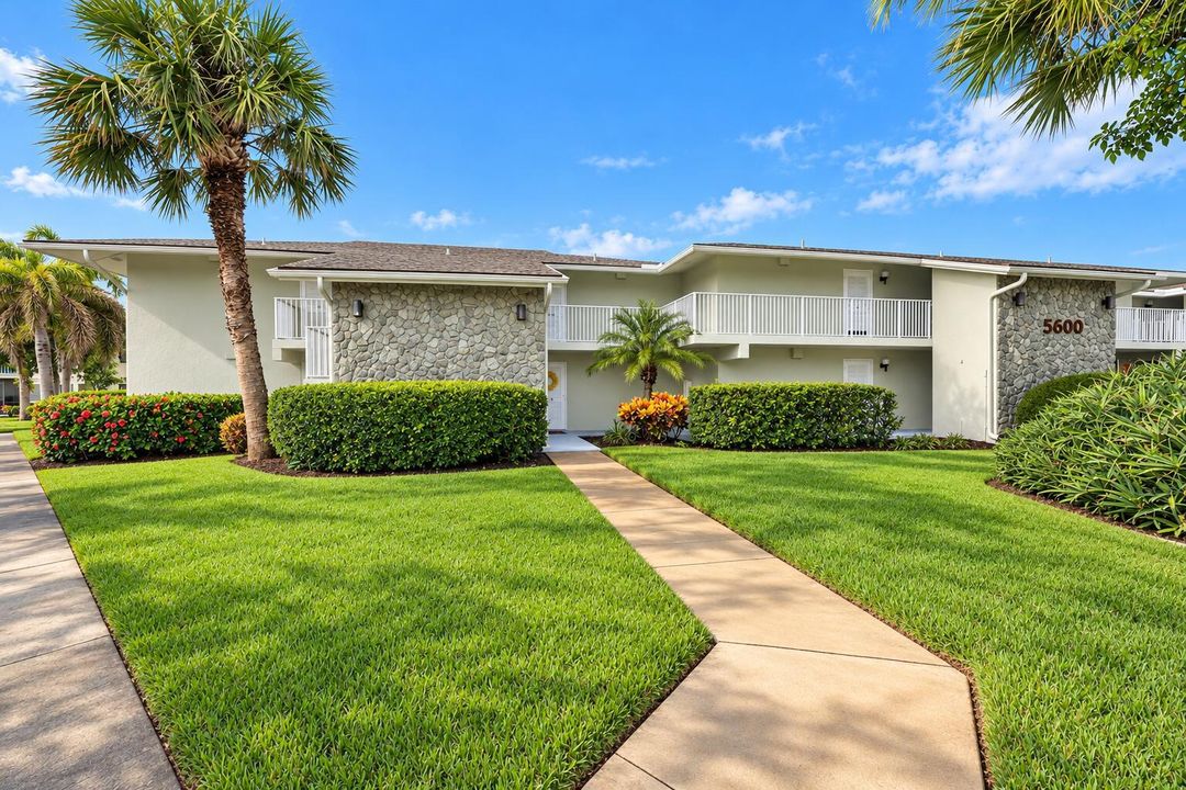 Tropical Condo Entrance at 5600