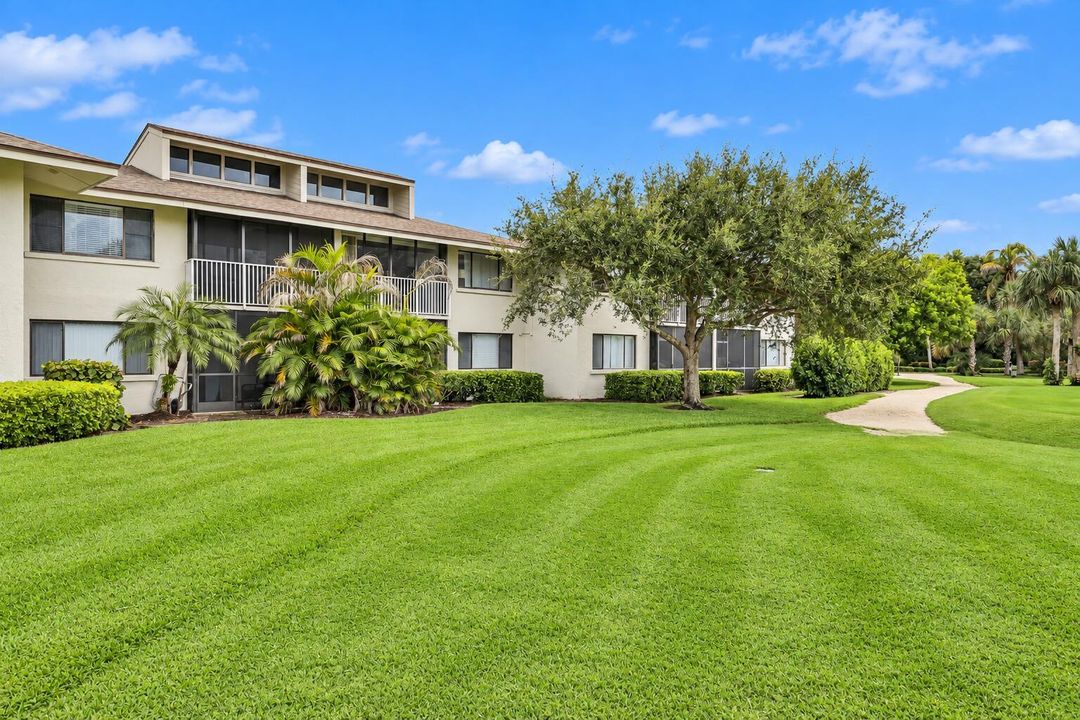 Lush Condo by the Golf Course