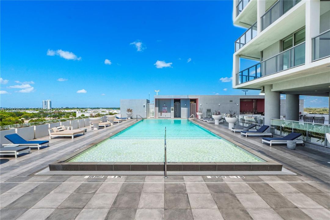 For Rent: $2,850 (2 beds, 2 baths, 990 Square Feet)