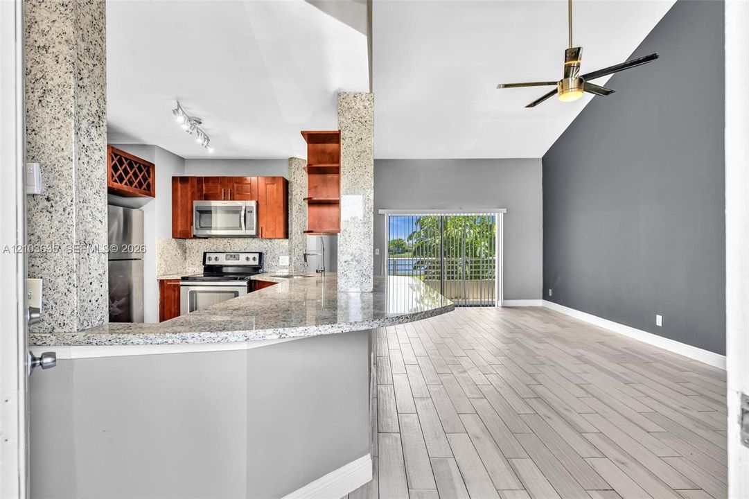 For Rent: $2,395 (2 beds, 2 baths, 1096 Square Feet)