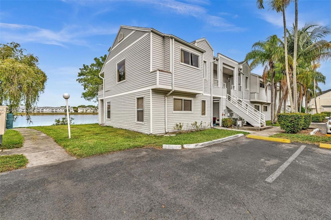 For Rent: $2,395 (2 beds, 2 baths, 1096 Square Feet)