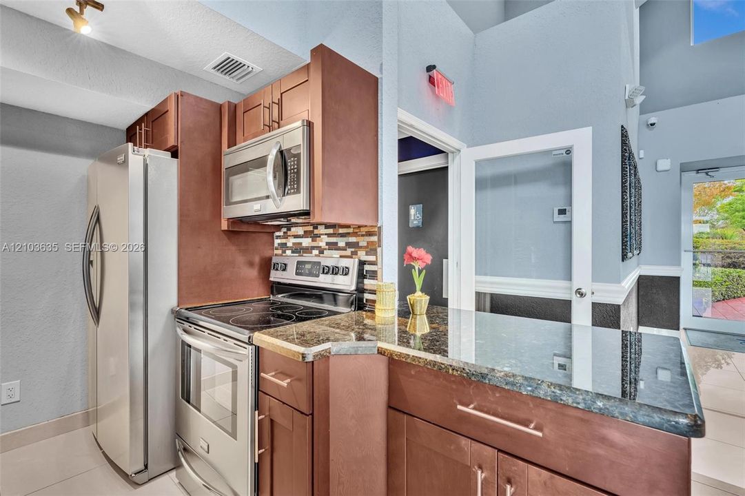 For Rent: $2,395 (2 beds, 2 baths, 1096 Square Feet)