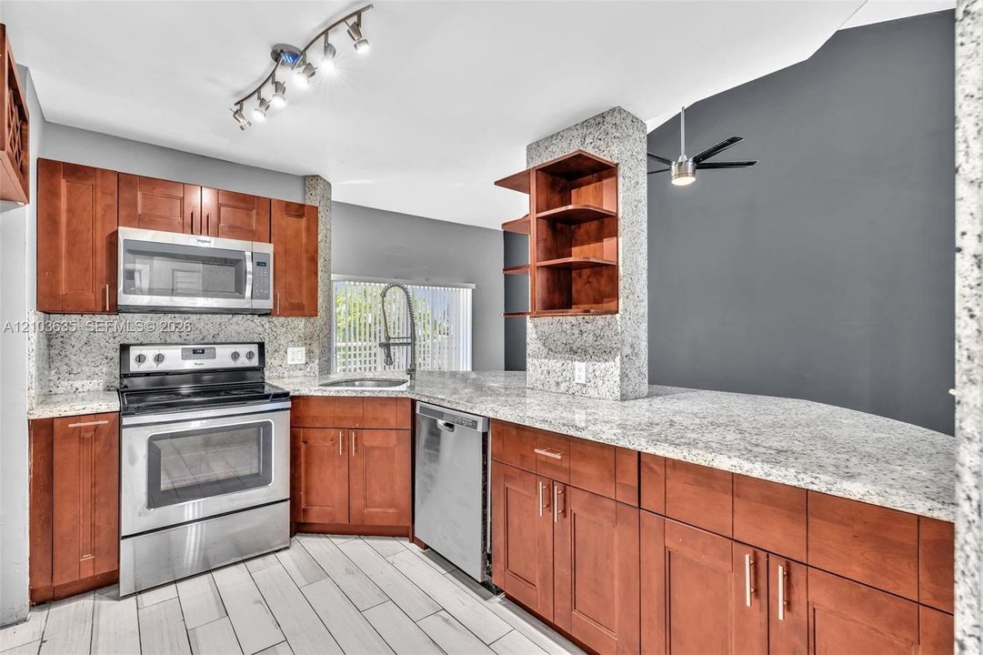 For Rent: $2,395 (2 beds, 2 baths, 1096 Square Feet)