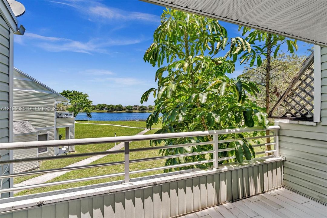 For Rent: $2,395 (2 beds, 2 baths, 1096 Square Feet)