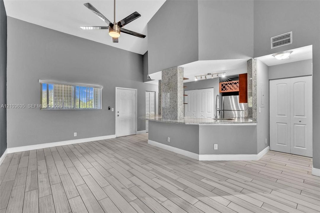 For Rent: $2,395 (2 beds, 2 baths, 1096 Square Feet)