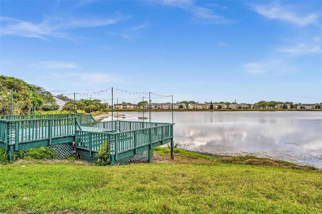 For Rent: $2,395 (2 beds, 2 baths, 1096 Square Feet)