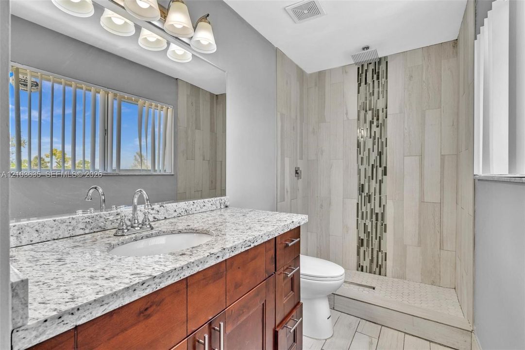 For Rent: $2,395 (2 beds, 2 baths, 1096 Square Feet)