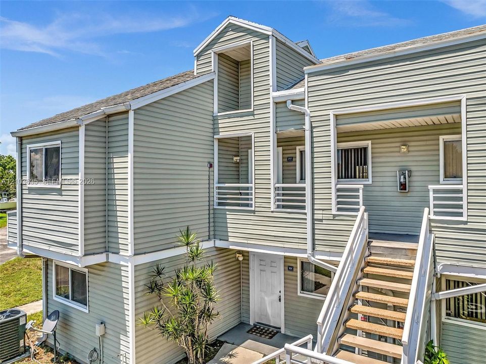 For Rent: $2,395 (2 beds, 2 baths, 1096 Square Feet)