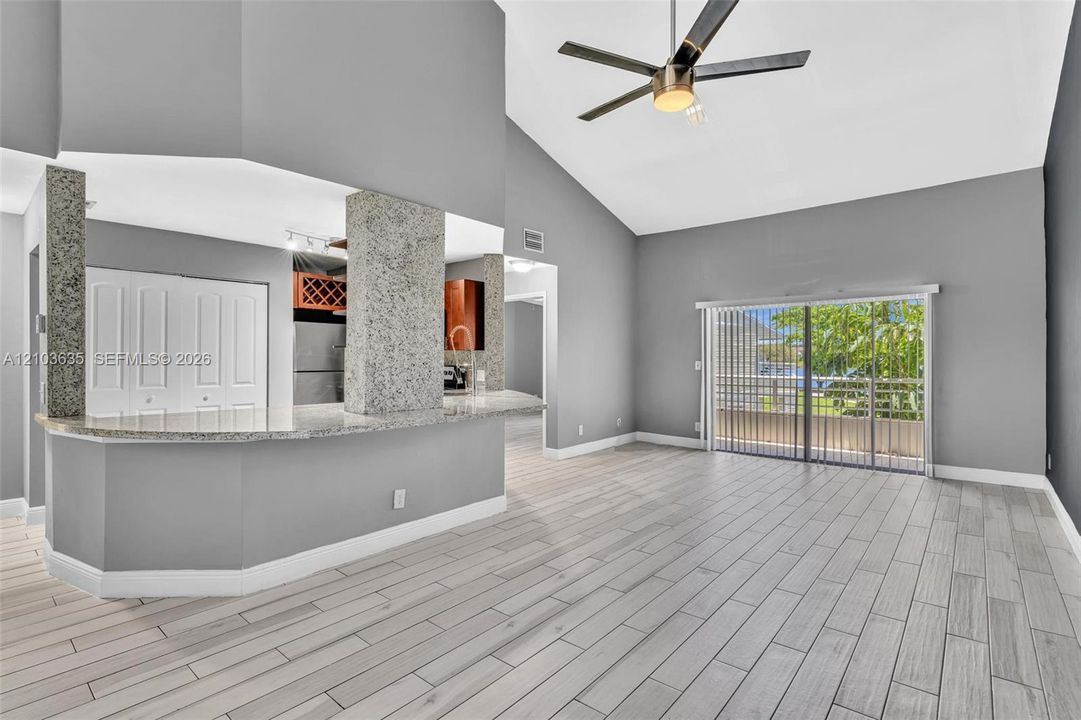 For Rent: $2,395 (2 beds, 2 baths, 1096 Square Feet)
