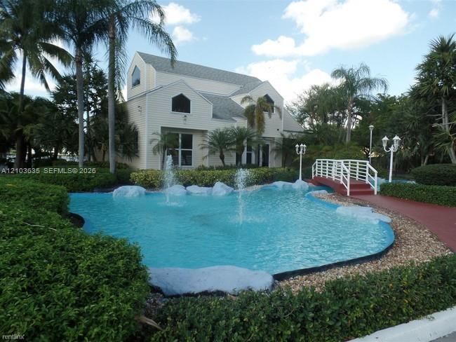 For Rent: $2,395 (2 beds, 2 baths, 1096 Square Feet)
