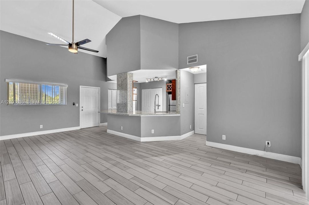 For Rent: $2,395 (2 beds, 2 baths, 1096 Square Feet)
