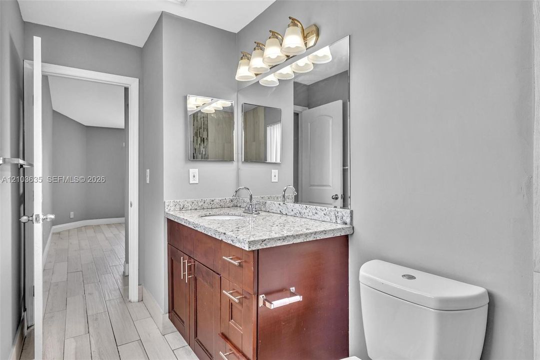 For Rent: $2,395 (2 beds, 2 baths, 1096 Square Feet)