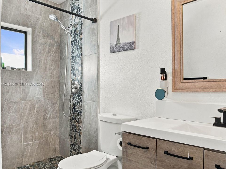 En Venta: $589,000 (3 camas, 2 baños, 1200 Pies cuadrados)