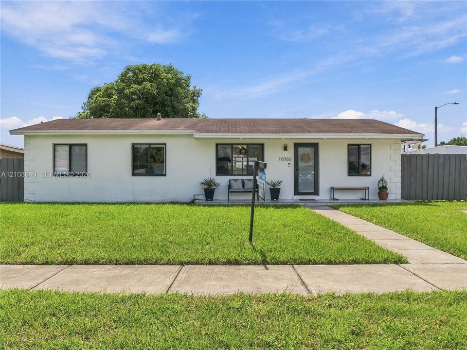 En Venta: $589,000 (3 camas, 2 baños, 1200 Pies cuadrados)
