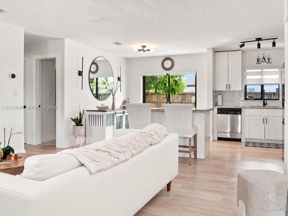 En Venta: $589,000 (3 camas, 2 baños, 1200 Pies cuadrados)